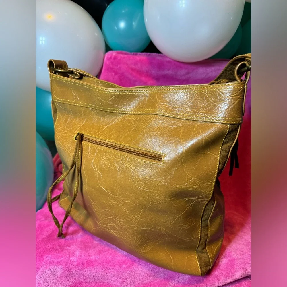 Candie’s Vintage Distressed shoulder Bag W Brass Hardware & Multiple Pockets - Picture 9 of 11